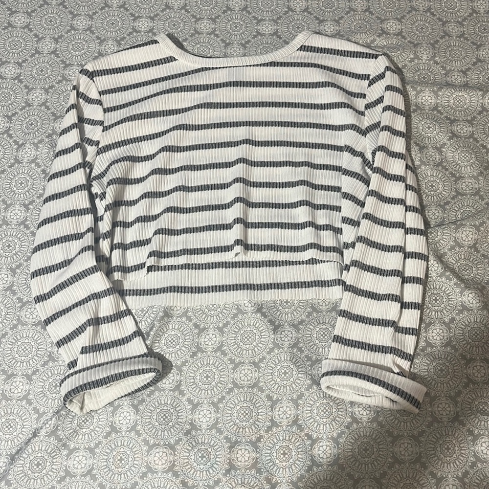 Forever 21 cropped quarter sleeve